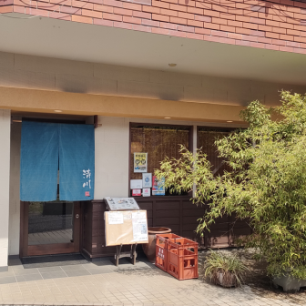 清川そばの店舗外観