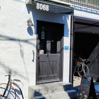 8068cafeの店舗外観