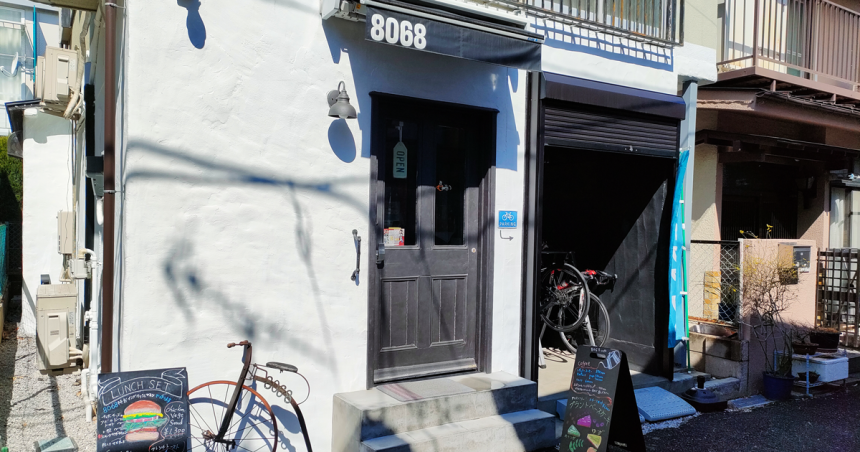 8068cafeの店舗外観