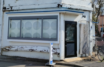 まるあの店舗外観