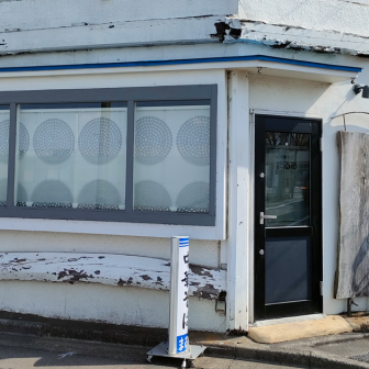 まるあの店舗外観